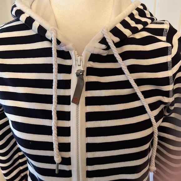 T by TALBOTS Women’s zip up lightweight hooded jacket P - Picture 3 of 12